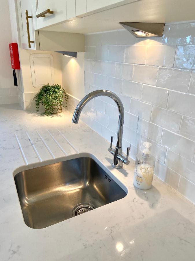 Monart Stylish City Centre Apartment, 2 Bed, Sleeps 6 Perth Extérieur photo